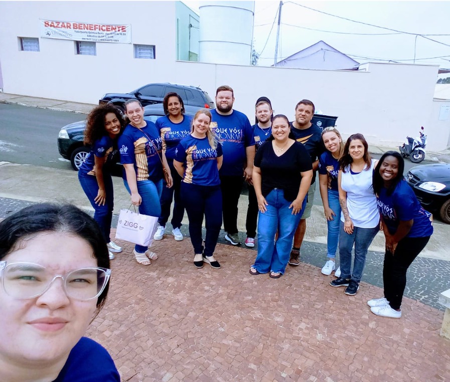 Outubro Rosa: Carinho e Alegria para Nossos Moradores com a Ação da Igreja Batista